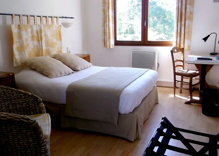 Saint Martin 2* Surville (Calvados)