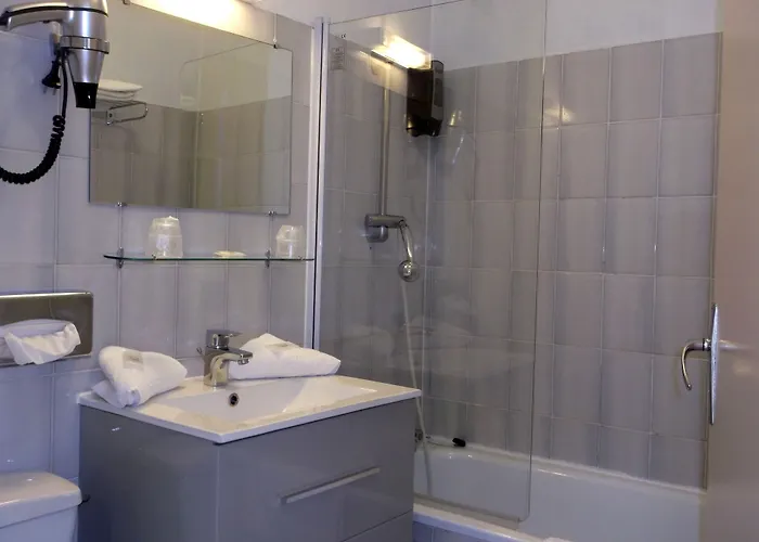 Saint Martin 2* Surville (Calvados)