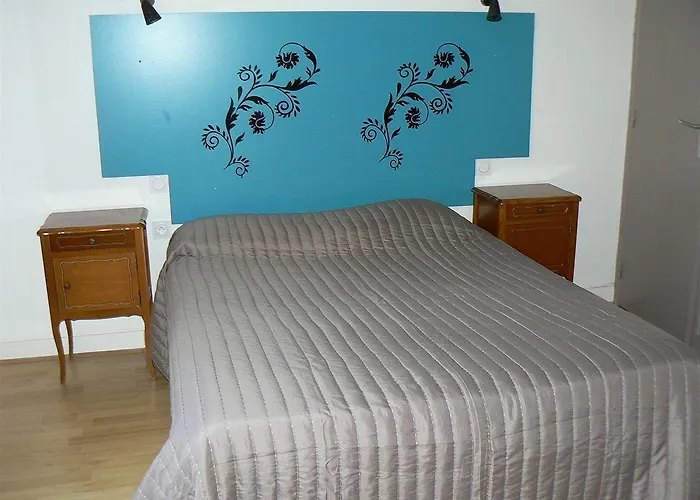 Saint Martin 2* Surville (Calvados)