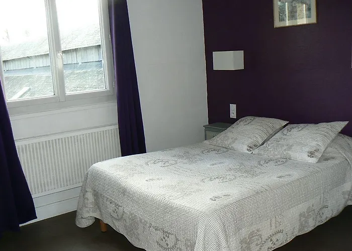 Saint Martin 2* Surville (Calvados)